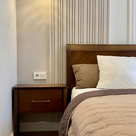 Favorit Apartments 2 Кім Безкоштовна Парковка Центр З Балконом Не Далеко Від Ж Д Вокзалу Звітні Документи Lviv Kültér fotó