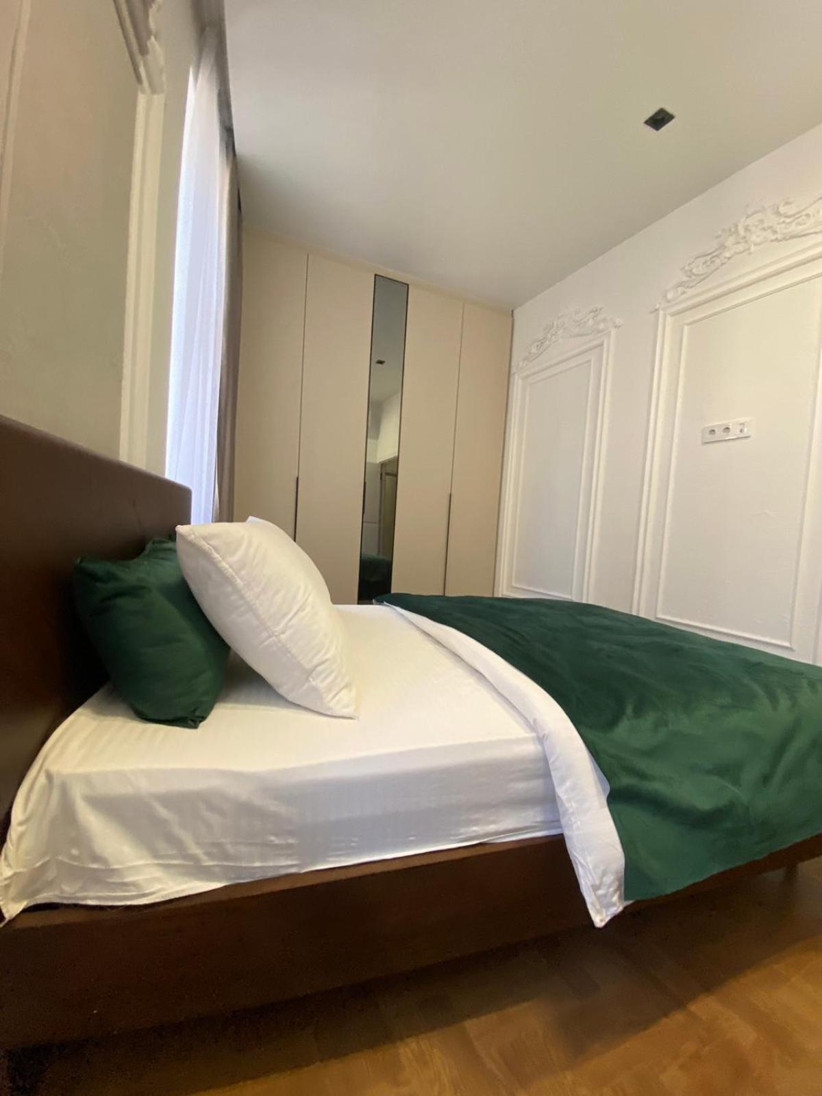 Favorit Apartments 2 Кім Безкоштовна Парковка Центр З Балконом Не Далеко Від Ж Д Вокзалу Звітні Документи Lviv Kültér fotó