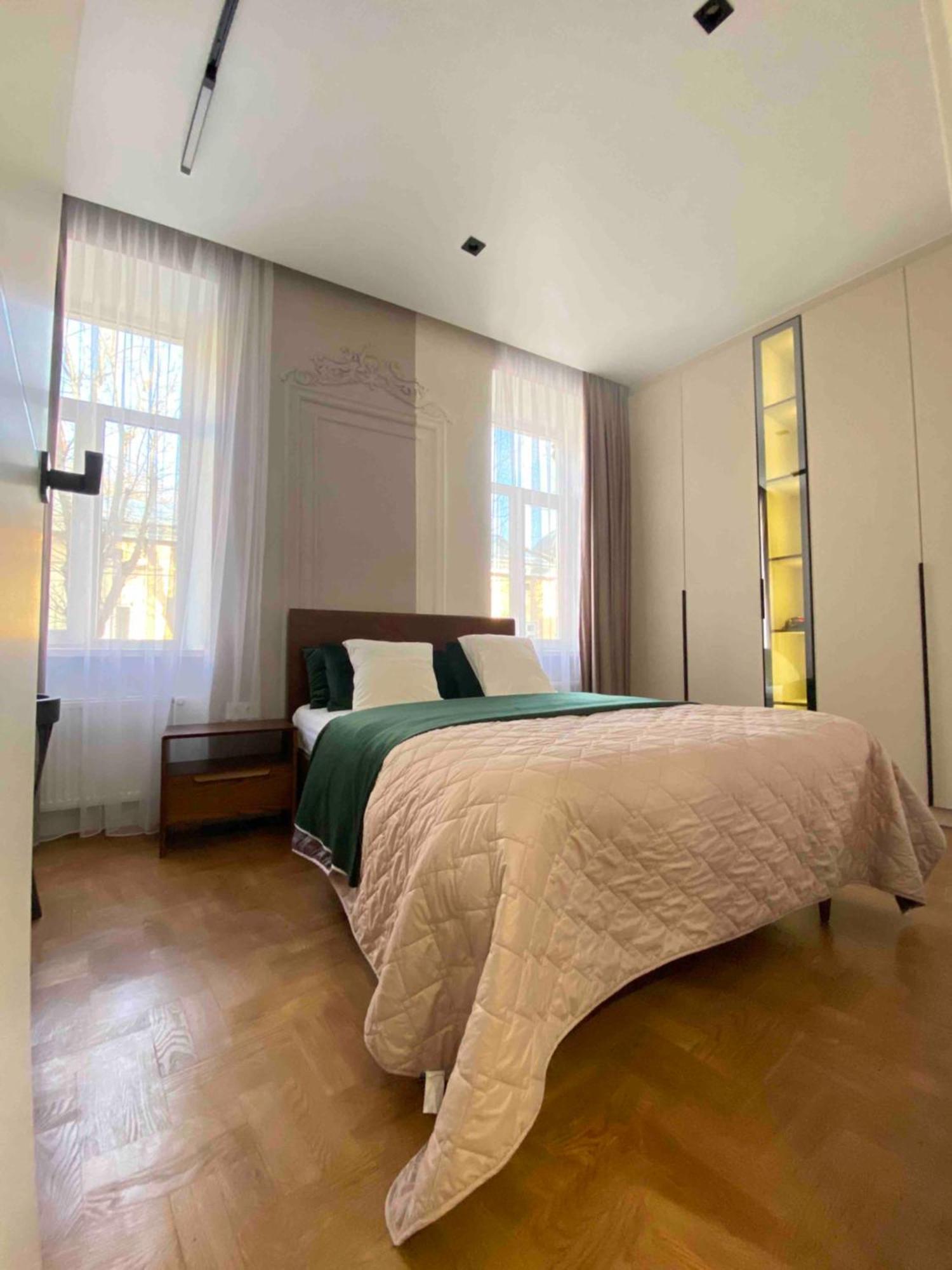 Favorit Apartments 2 Кім Безкоштовна Парковка Центр З Балконом Не Далеко Від Ж Д Вокзалу Звітні Документи Lviv Kültér fotó