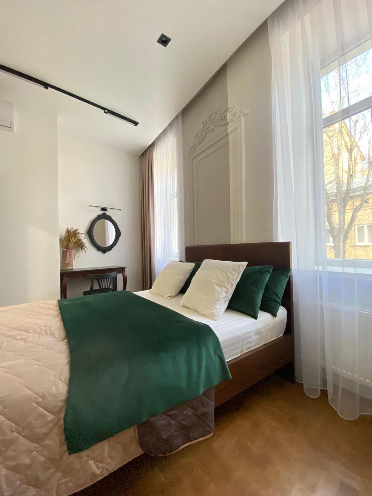 Favorit Apartments 2 Кім Безкоштовна Парковка Центр З Балконом Не Далеко Від Ж Д Вокзалу Звітні Документи Lviv Kültér fotó
